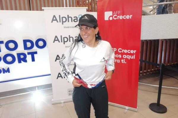 Thais Herrera regresa triunfante a RD tras conquistar el Everest