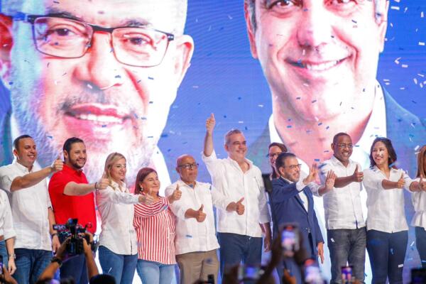 Luis Abinader durante el cierre de campaña de Guillermo Moreno. (Foto: fuente externa)
