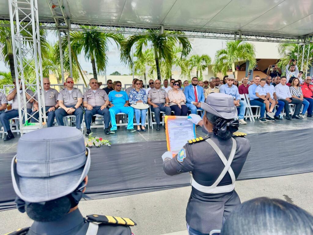Autoridades del Seibo disfrutaron del magno desfile Cívico-Policial y Juvenil, realizado en la Plaza Cultural Manuela Díez Jiménez.