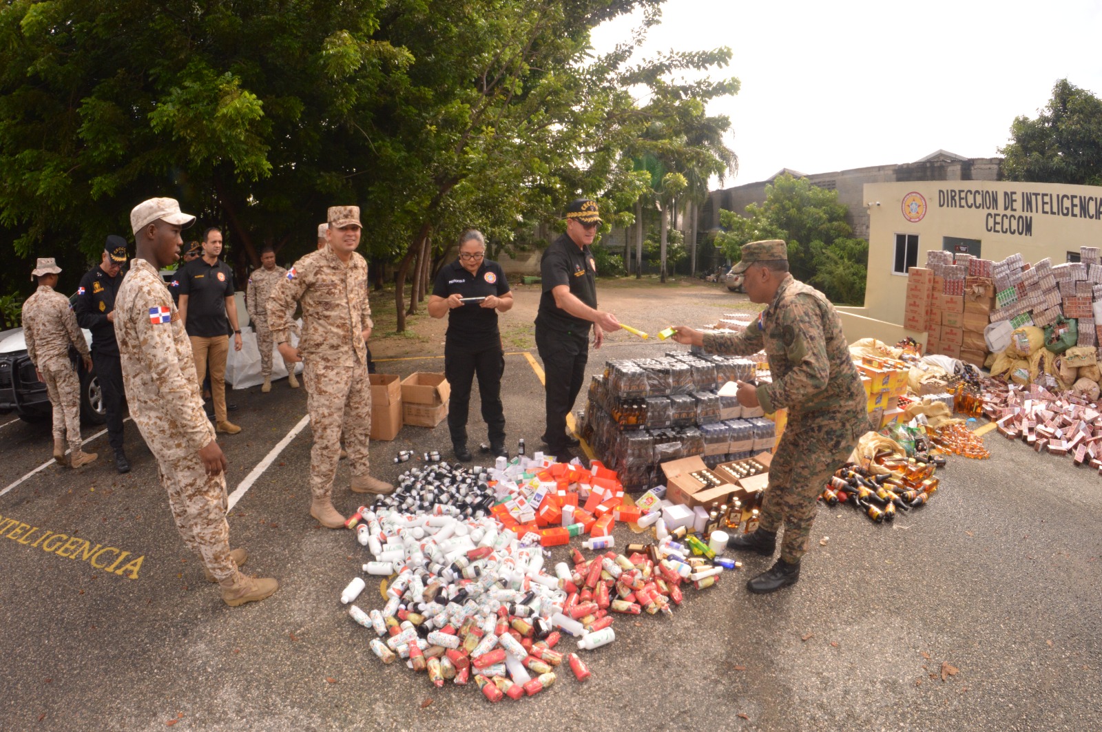 Cesfront entrega a Ceccom mercancías que serían introducidas de manera irregular al país (foto, fuente externa)