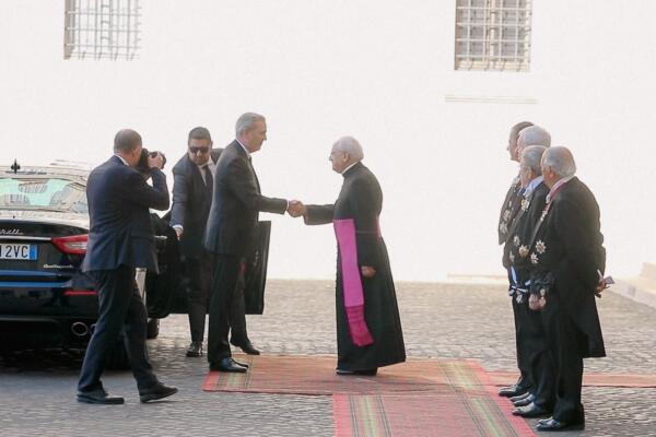 Presidente Abinader llega a la sede del Vaticano para su audiencia privada con el Papa Francisco. (Foto: fuente externa)