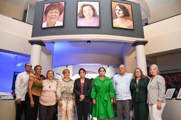 Ministerio de la Mujer devela los retratos de Abigail Mejía, Gladys Gutiérrez y Magaly Pineda en la Galería de la Mujer Dominicana “María Trinidad Sánchez” (foto: fuente externa)