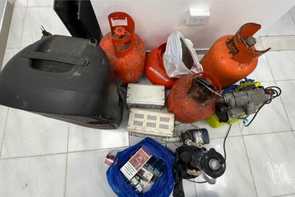 Policía Nacional y Ministerio Público confiscan arma de fuego ilegal, y otros objetos mediante allanamientos en SFM (foto, fuente externa)