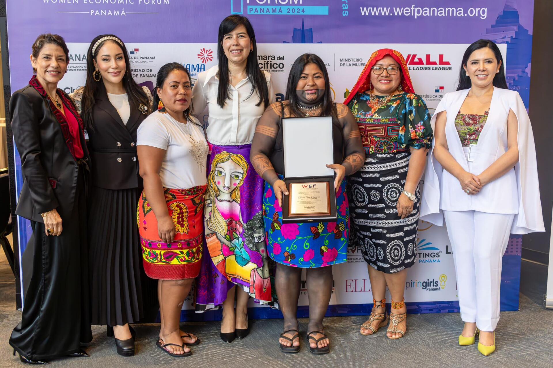 Internacionalista Jessy Sánchez resalta República Dominicana moderando el panel “Mujeres con alto impacto en la política regional” en Panamá (foto, fuente externa)