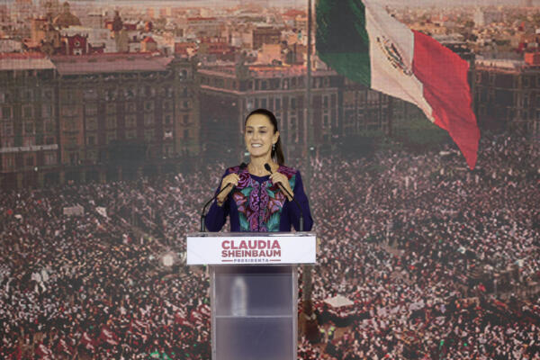 Claudia Sheinbaum mientras se dirigía a sus seguidores, tras ganar elecciones. (Foto: EFE)