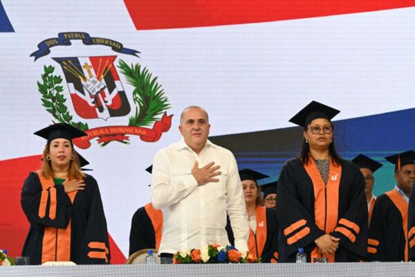 Alexis Victoria Yeb junto autoridades UAPA
Foto: fuente externa