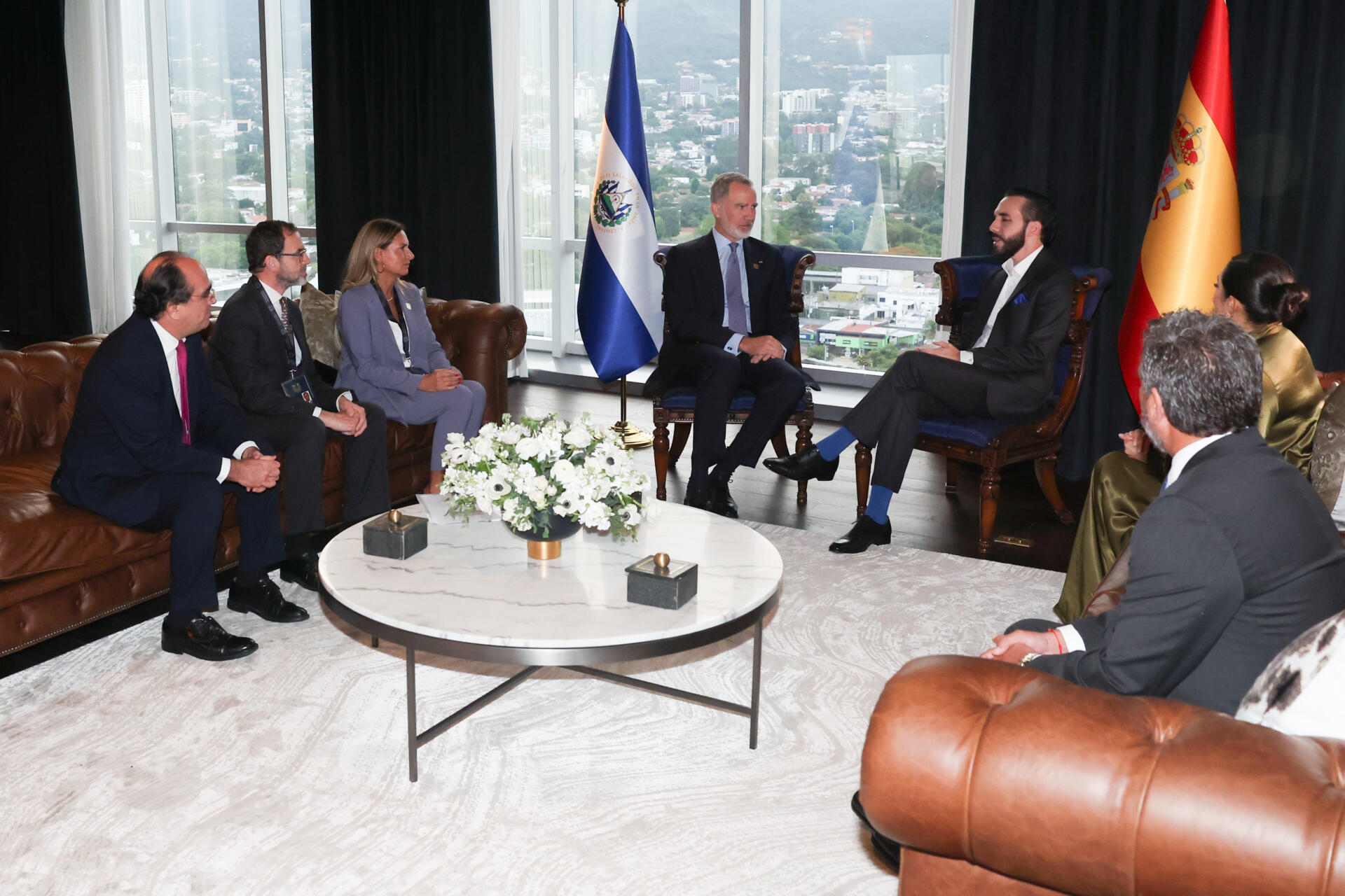 Bukele recibe al rey de España, Felipe VI, en vísperas de su investidura