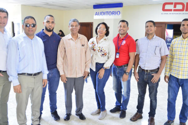 La implementación de esta aula inteligente mejorará la calidad de la educación en UASD. Foto CDN Digital