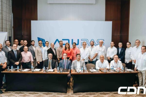 Anuncian la creación de la Asociación de Usuarios de Paneles Solares de República Dominicana (ADUPAS) en el Hotel Intercontinental. Foto: CDN Digital