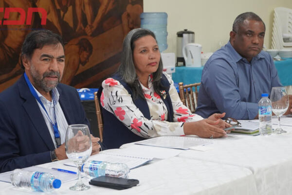 El encuentro estuvo encabezado por el director ejecutivo del INDRHI, Olmedo Caba Romano. 