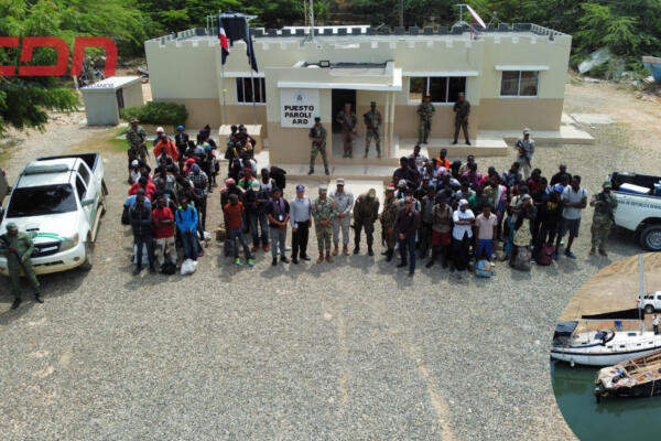  Armada de RD detiene 97 nacionales haitianos indocumentados en operativo marítimo . (foto, fuente externa)