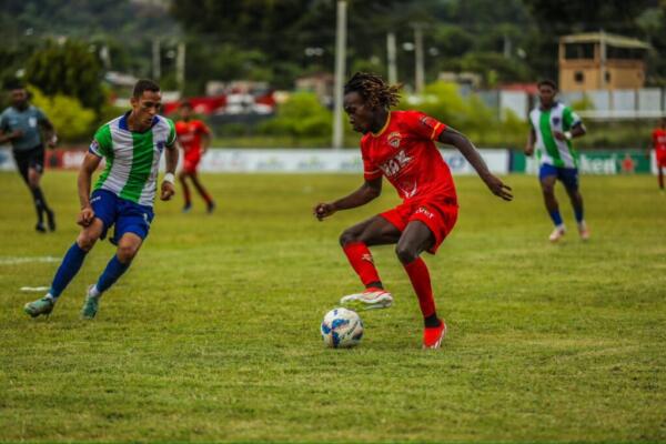 Finalmente fue empate en el Junior Mejía, que coloca a Delfines del Este con 27 puntos y al Atlético Vega Real con 24 unidades.