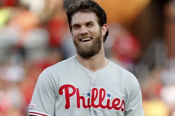 Bryce Harper fue a un mercado y probó comida de varios locales. ¿La mejor parte? Nadie lo reconoció.