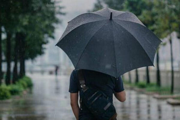 Temperaturas calurosas debido a la época del año y al viento cálido de dirección sureste.