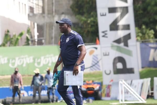 Cibao FC confía en que bajo la dirección de Junior Scheldeur, el equipo continuará alcanzando nuevas alturas y consolidándose como un referente en el fútbol nacional e internacional.