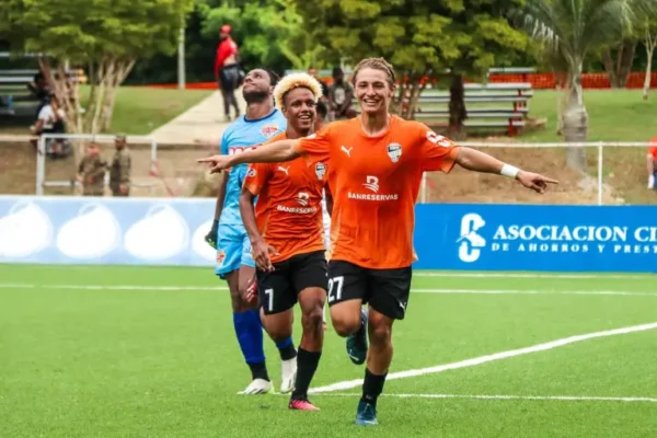 En su última salida al terreno Cibao FC apeló a sus jugadores jóvenes para derrotar al Vega Real, cuando anotaron Lucas Bretón de solo 17 años y Yunior Peralta y Edwarlyn Reyes con 20 cada uno.