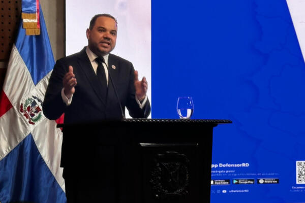 El Defensor del Pueblo, Pablo Ulloa, durante su rendición de cuenta en el Congreso Nacional. Foto: CDN Digital