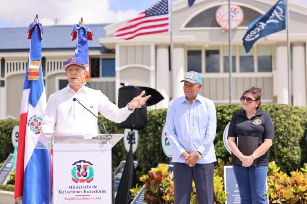 A propósito de este evento, el ministro Álvarez resaltó que después de Estados Unidos, República Dominicana es el principal productor de jugadores de béisbol de alto rendimiento. “De los 949 jugadores en las Grandes Ligas que iniciaron la temporada del 2024, 108 son dominicanos, representando alrededor de un 12% del total de sus integrantes”.