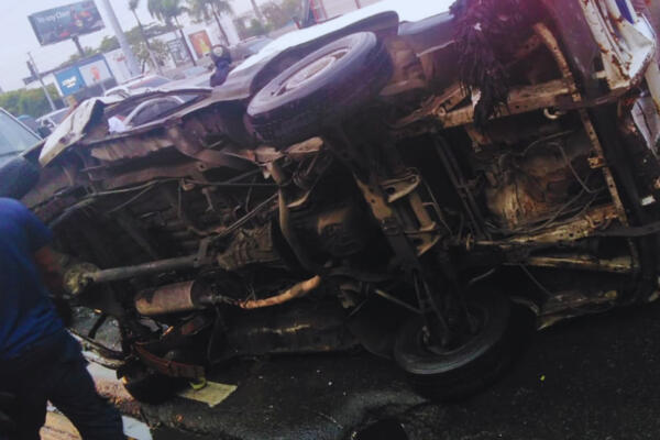 Accidente de tránsito en la av. JFK con Lope de Vega. Foto: Fuente externa