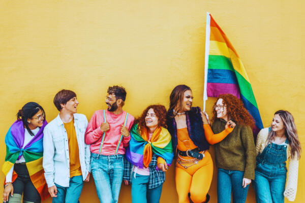 Personas promoviendo el Orgullo LGBTIQ. Foto: Fuente externa