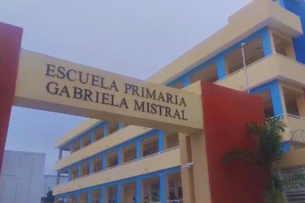 Fachada de la Escuela Gabriela Mistral. Foto: CDN Digital
