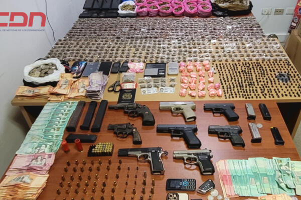  En las intervenciones se confiscaron seis pistolas y dos revólveres, entre otras cosas. 