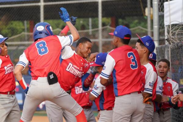 Por dominicana, Wander García jonrón y dos empujadas y Jansel Liberato jonrón y sencillo remolcadores tres vuelta. Por Aruba, el lanzador Ranegin ligó un hit.