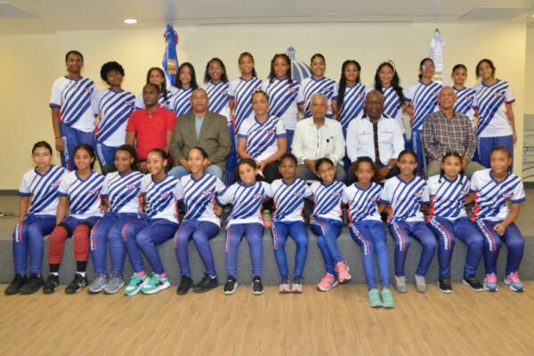 El Proyecto Albergue, que busca incentivar y analizar el deporte desde las bases, comenzó a impartir prácticas de voleibol. Desde hace dos semanas, siendo la segunda disciplina, de cinco, que forman parte de este prometedor proyecto.