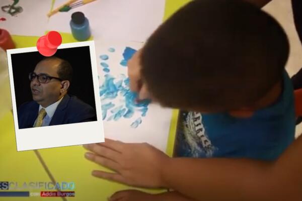 El coordinador de la Mesa de Diálogo por el autismo, Fernando Quiroz narra vicisitudes que atraviesan familias afectados con espectro autista. Foto: Desclasificado con Addis Burgos (CDN 37)