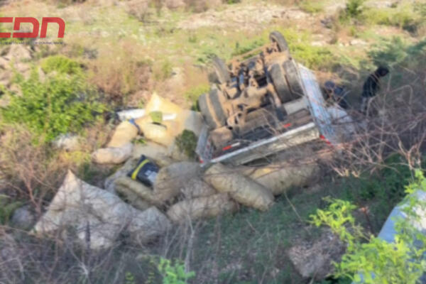  Uno de los haitianos digo que el chofer maniobró el camión de forma inadecuada.