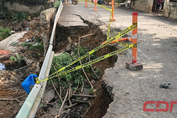 El derrumbe ocurrió en el tramo Santiago-La Vega sobre  la cabeza  del puente. Foto CDN Digital