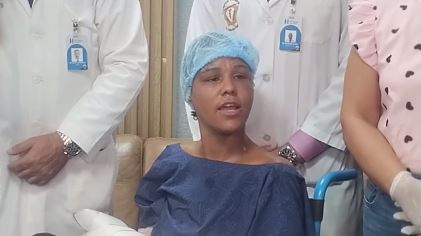 Dan el alta médica a mujer herida y lanzada a cañada por vigilante privado