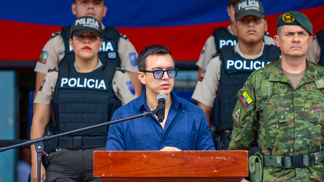 Daniel Noboa, presidente de Ecuador, visitó una cárcel de la región de Cuenca, en el sur del país. Foto: Fuente externa