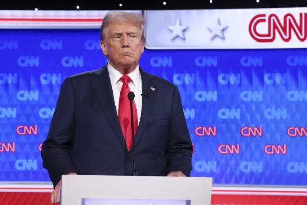 El expresidente de EE.UU., Donald  Trump durante el debate presidencial en Atlanta (EE.UU.). 