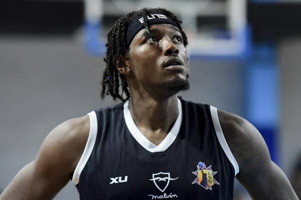 Emmit Holt es el primer jugador importado de Leones de Santo Domingo para la temporada 2023-2024.
