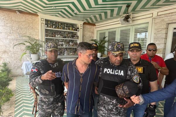 Ambos son imputados por el asalto a la sucursal de Banco Popular Dominicano, ubicada en la avenida Luperón, esquina Olof Palme.