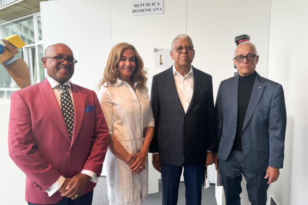 Juan Trinidad junto a diplomáticos de la UNESCO
Foto: fuente externa