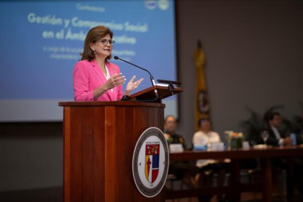 Vicepresidenta enfatiza que la transformación del país comienza en las aulas y es responsabilidad de todos. Foto fuente externa