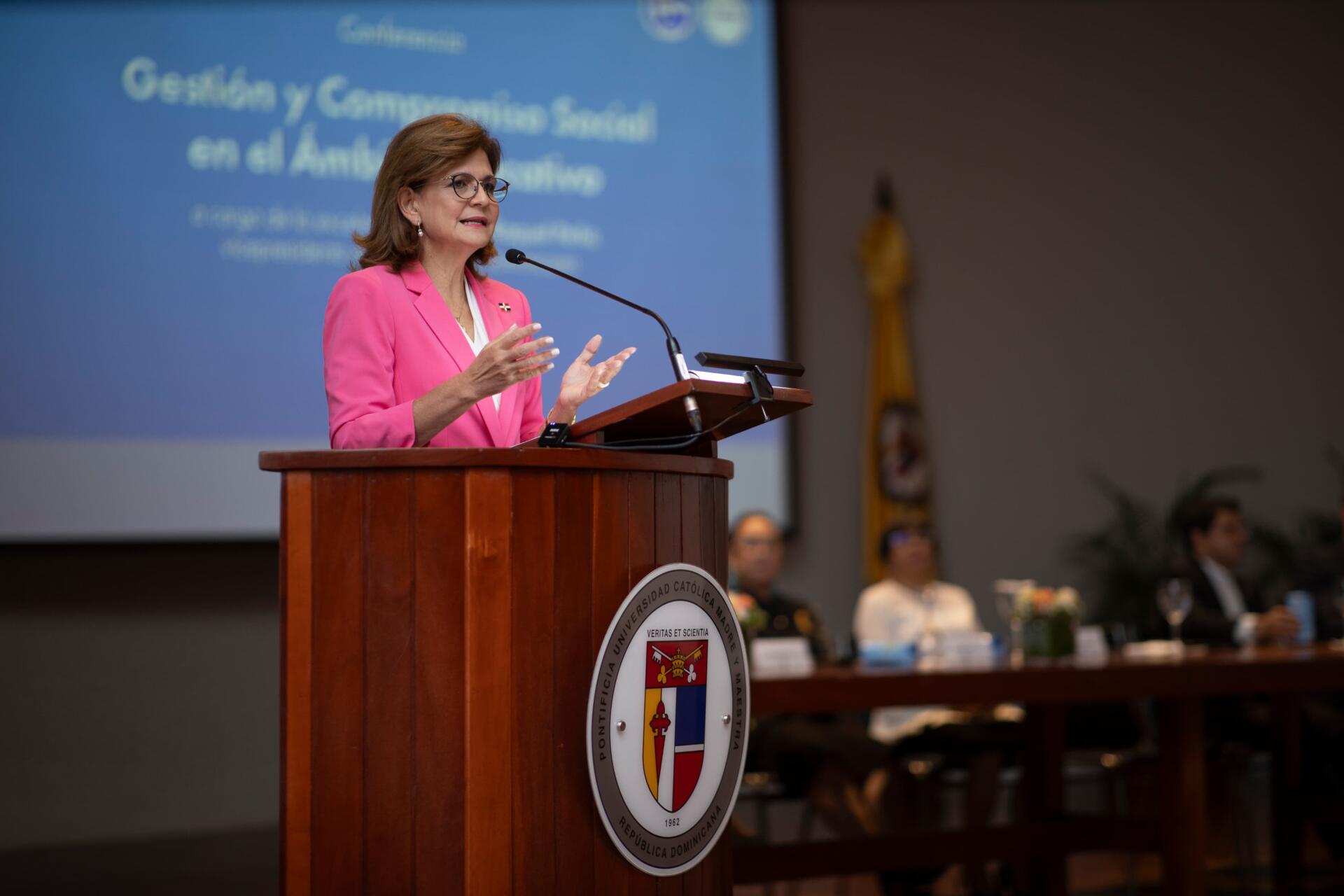 Vicepresidenta enfatiza que la transformación del país comienza en las aulas y es responsabilidad de todos. Foto fuente externa