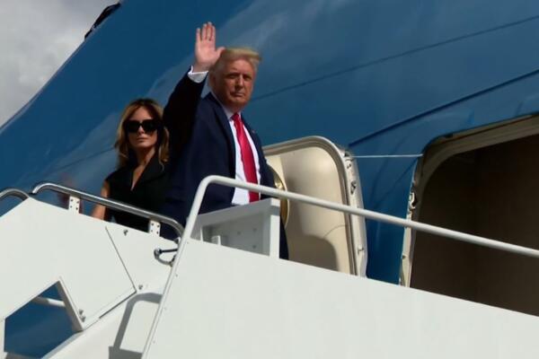 Trump llega en su 'Trump Force One' a Atlanta para primer debate con Biden