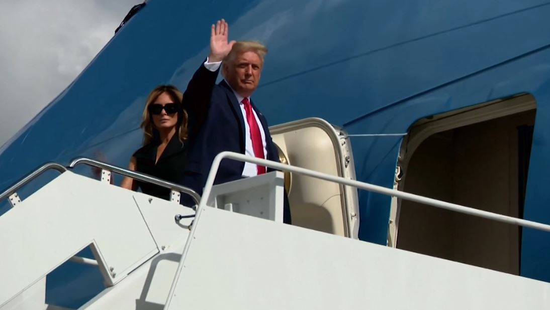 Trump llega en su 'Trump Force One' a Atlanta para primer debate con Biden
