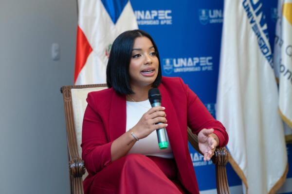 Especialista Stephany Rosario advierte Compras y Contrataciones viola plazos y derechos de suplidores. (foto, fuente externa)