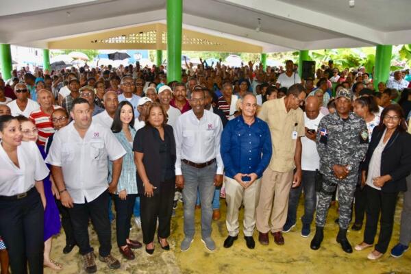Inician proceso de entrega de títulos de viviendas, solares y parcelas en Los Frailes. (foto, fuente externa)