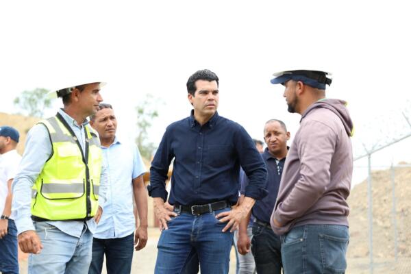 Wellington Arnaud supervisa avance de construcción de nuevo acueducto de Navarrete.(foto, fuente externa)