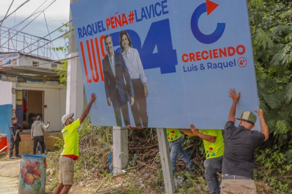 Vencido plazo otorgado Alcaldía inicia retiro publicidad política de las vallas.(foto, fuente externa)