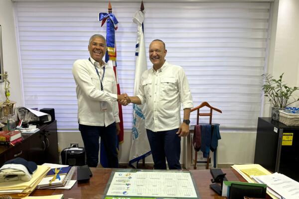 Andrés Cueto, y el alcalde Ulises Rodríguez. (Foto: fuente externa)