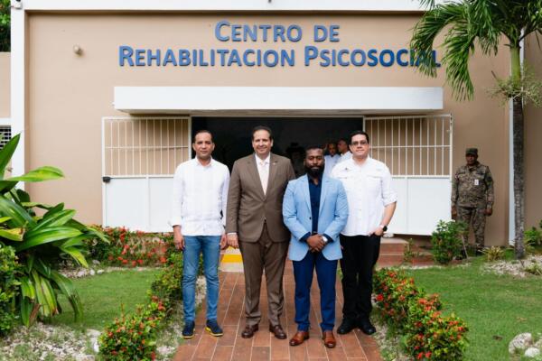 Víctor Atallah se compromete a transformar los servicios de salud mental en el país