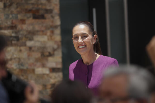 La presidenta electa de México, Claudia Sheinbaum, ofrece una rueda de prensa este martes en Ciudad de México (México).  EFE/ Isaac Esquivel