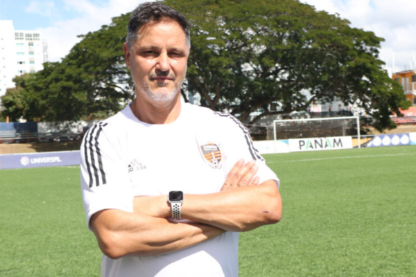 salida de Gabriel Martínez Poch de su cargo como director técnico del equipo.  