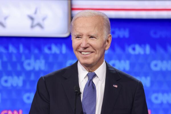 El presidente de EE.UU., Joe Biden participa en el debate presidencial con el expresidente, Donald Trump en Atlanta (EE.UU.). EFE/EPA/MICHAEL REYNOLDS